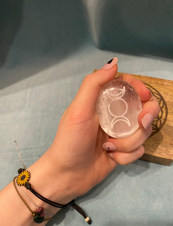 Selenit Handschmeichler Mondphase