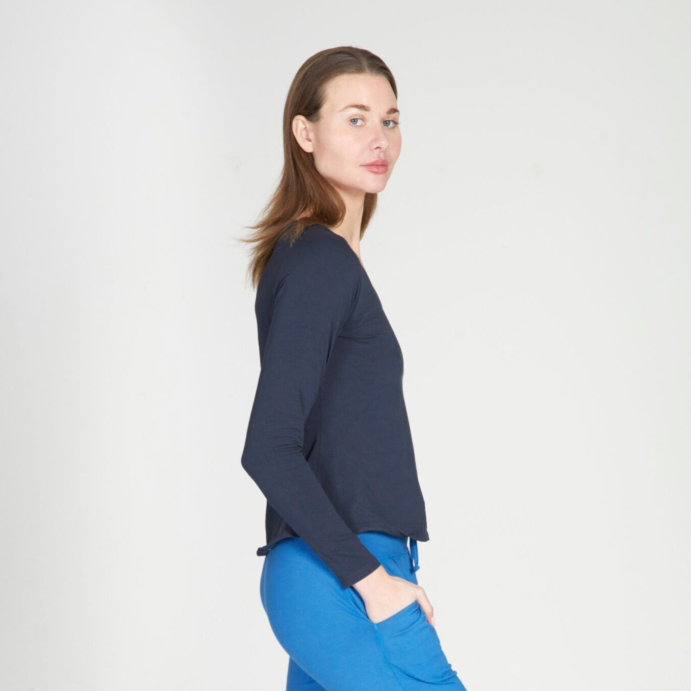 Langarm Shirt mit abgerundeten Saum vorne und hinten