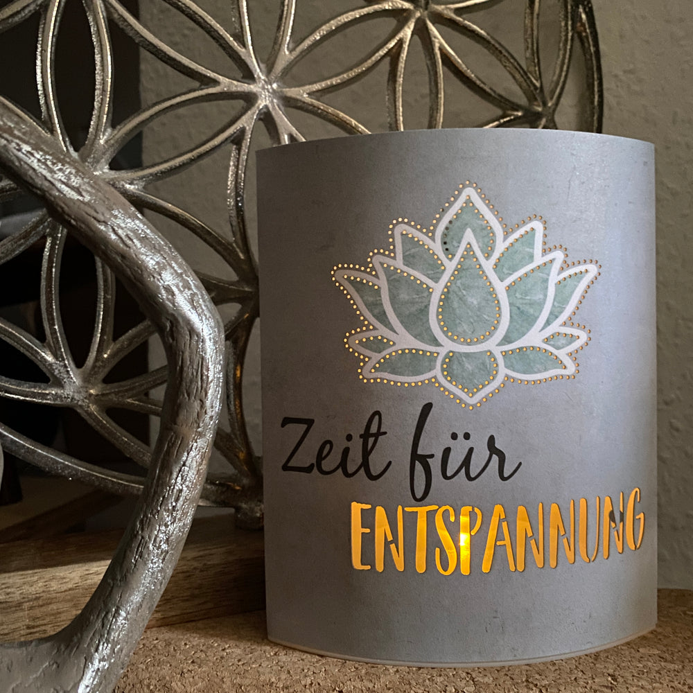 LED Leuchte aus Papier und Kunststoff  mit Lotus und Aufschrift "Zeit für Entspannug"