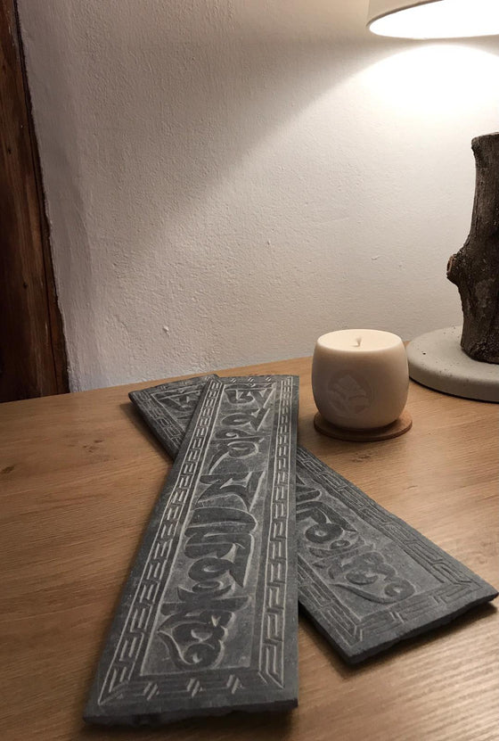 Schiefertafel Om Mani Padme Hum