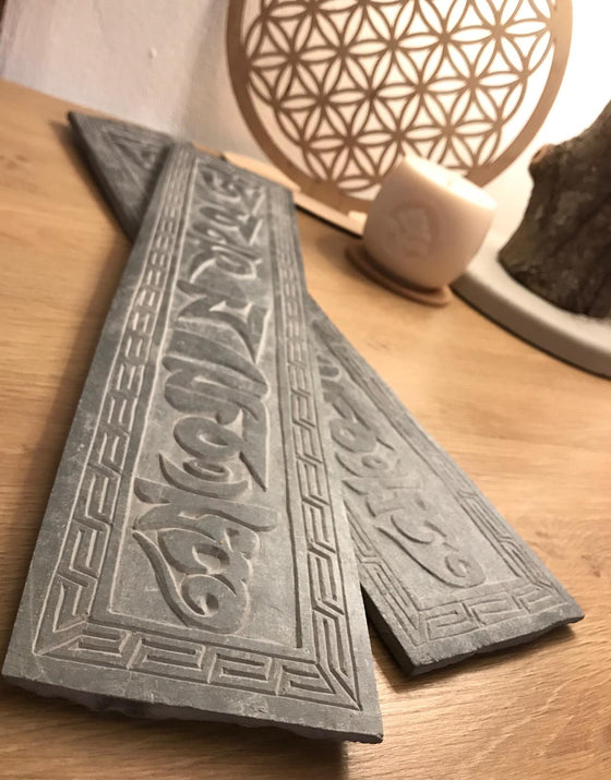 Schiefertafel Om Mani Padme Hum