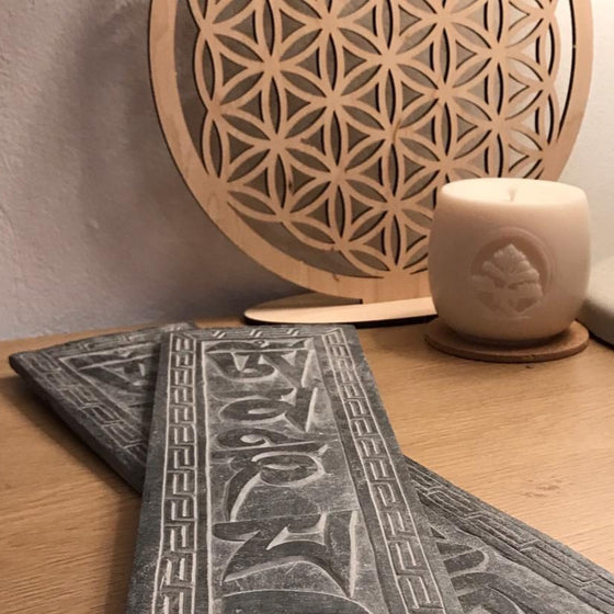 Schiefertafel Om Mani Padme Hum